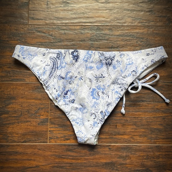 Dippin' Daisy's Blue and White Bikini - Picture 2 of 5